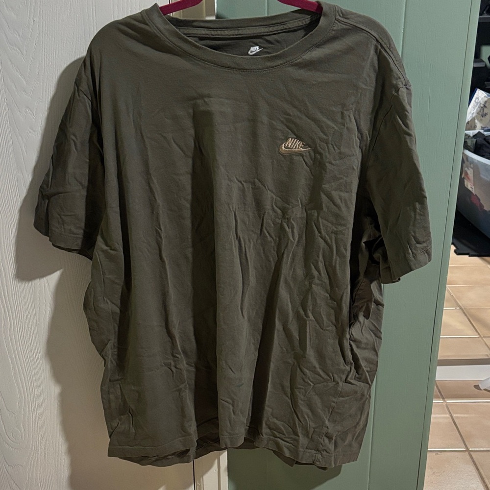 Nike Men's Dark Olive Short Sleeve Tee